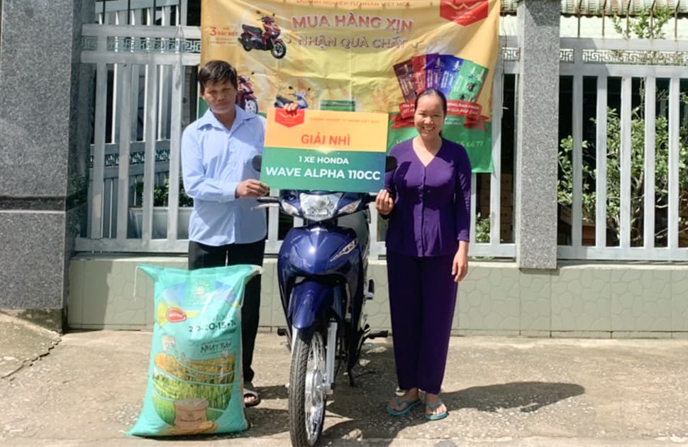 លោក Thai Van Thuot (ថៃ វ៉ាន់ ធួត) ឈ្នះរថយន្តម៉ូតូ ១ គ្រឿង ក្នុងកម្មវិធី “Mua Hang Xin – Nhan Qua Chat”។
