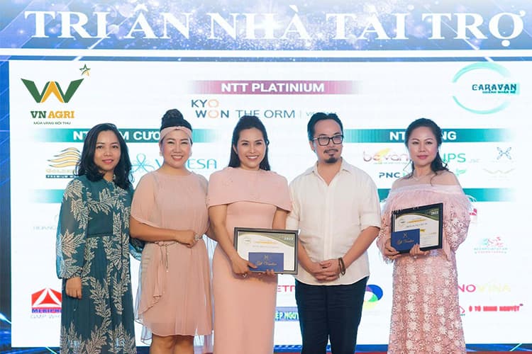 Viet Nga Group Accompanied The 3rd Women Drivers Caravan As A Gold Sponsor.