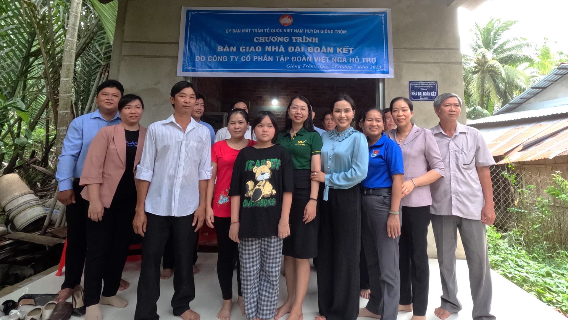 ការចូលរួមចំណែកតិចតួច សេចក្ដីស្រឡាញ់ដ៏ធំ៖ ពិធីប្រគល់ផ្ទះសាមគ្គីភាពដ៏អស្ចារ្យនៅ Ben Tre