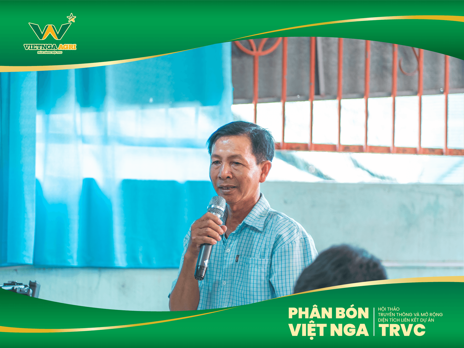 Mr. Vo Van Hung, Deputy Director of Phu Binh Agricultural Services Cooperative, exchanged views with enterprises, cooperatives, and local farmers.