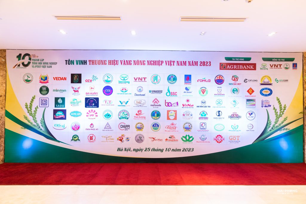Viet Nga Fertilizer ទទួលបានពានរង្វាន់ "ម៉ាកយីហោមាសនៃកសិកម្មវៀតណាមឆ្នាំ ២០២៣" LINH6431