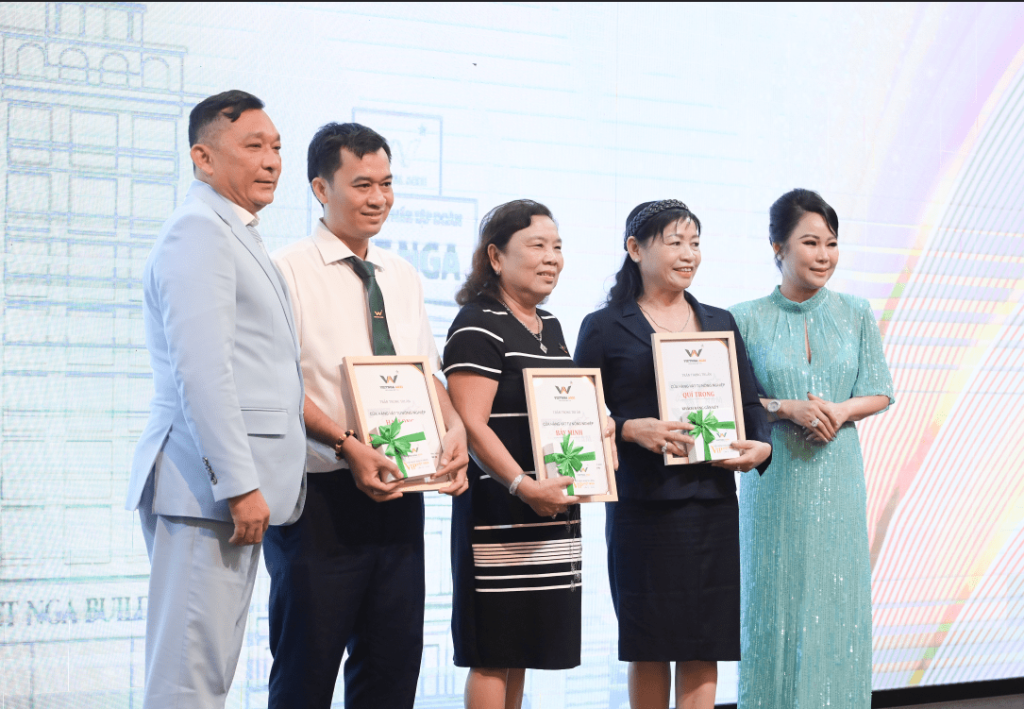 Viet Nga Group honors and expresses gratitude to customers with outstanding revenue performance in the 2022 - 2023 crop season.
