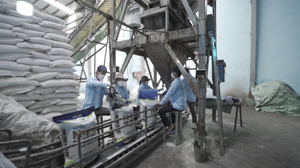 Viet Nga Fertilizer - មានមោទនភាពជាអ្នកផ្គត់ផ្គង់ជីដែលមានភាពទុកចិត្តខ្ពស់ ក្រុមហ៊ុនផលិត ផ្គត់ផ្គង់ និងចែកចាយជីដែលមានគុណភាព