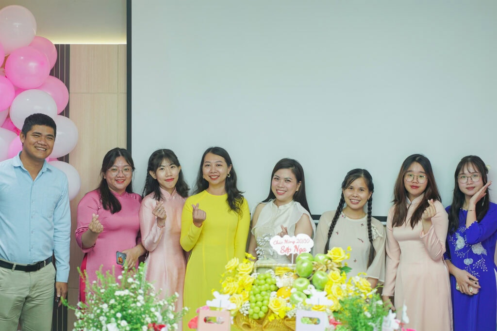 Phân Bón Việt Nga Chúc Mừng Ngày Phụ Nữ Việt Nam 20/10 Minigame Thuyết trình chủ đề "Phụ nữ Việt Nga - Vì Ngày Mai Tươi Sáng" được mọi người tham gia nhiệt tình