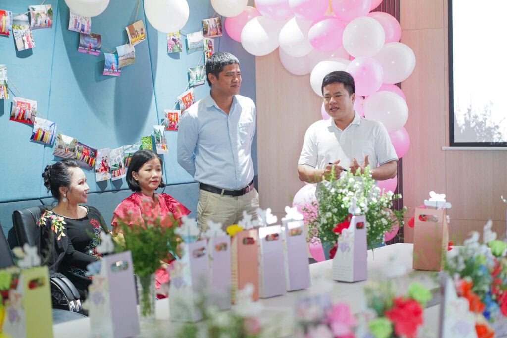 Phân Bón Việt Nga Chúc Mừng Ngày Phụ Nữ Việt Nam 20/10 Ông Trần Hữu Vĩnh - Đại điện "cánh mày râu" gửi những lời chúc tốt đẹp đến các chị em công ty