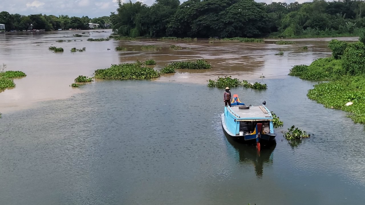 Triều cường duy trì ở mức cao