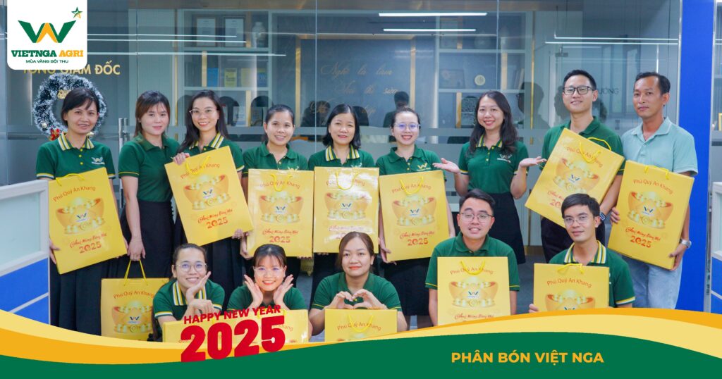 Phân Bón Việt Nga Trao Quà Tết, Lan Tỏa Niềm Vui Xuân LICH7 1 min