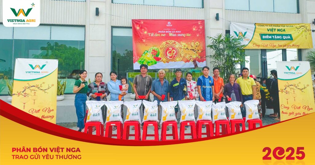 Lan Tỏa Yêu Thương Cùng Phân Bón Việt Nga - Tết Sẻ Chia 2025 Phân Bón Việt Nga tặng những món quà yêu thương đến các gia đình có hoàn cảnh khó khăn nhân dịp Tết