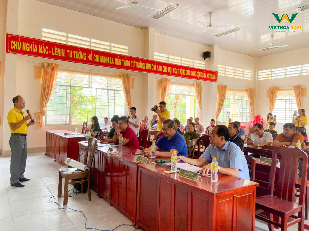 Phân Bón Việt Nga Tổ Chức Hội Thảo Tổng Kết Dự Án TRVC Tại HTX Số 2 Dai-dien-Nong-duoc-toan-cau-trinh-bay-cac-noi-dung-lien-quan