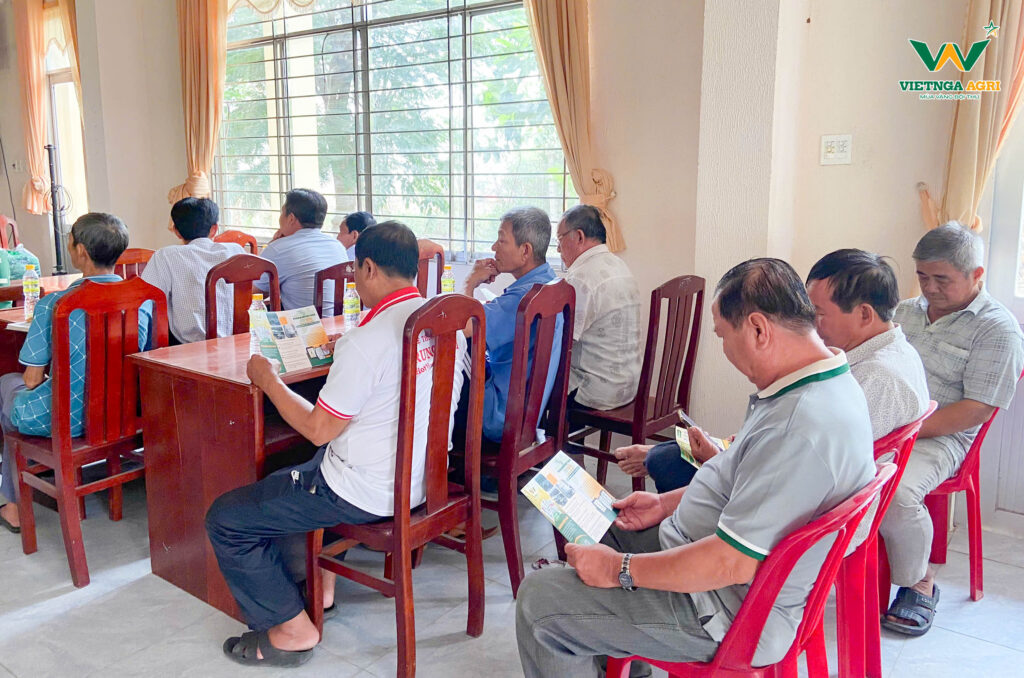 Phân Bón Việt Nga Tổ Chức Hội Thảo Tổng Kết Dự Án TRVC Tại HTX Số 2 Khach-moi-hoi-thao-tim-hieu-ve-Phan-Bon-Viet-Nga