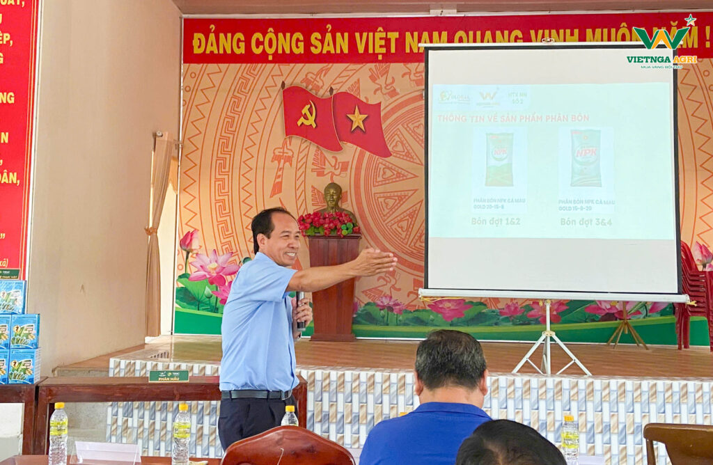 Phân Bón Việt Nga Tổ Chức Hội Thảo Tổng Kết Dự Án TRVC Tại HTX Số 2 Ông Lê Văn Chấn - Phó Chi cục trưởng Chi cục Bảo vệ thực vật Đồng Tháp, kiêm Phó Ban Quản lý Dự án TRVC trình bày ý kiến về dự án TRVC tại hội thảo