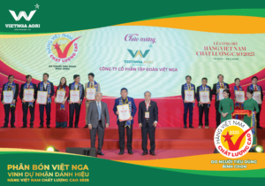 Phân Bón Việt Nga Vinh Dự Nhận Danh Hiệu Hàng Việt Nam Chất Lượng Cao 2025 Ông Phạm Minh Việt, Chủ tịch Hội đồng Quản trị Công Ty Cổ Phần Tập Đoàn Việt Nga nhận danh hiệu Hàng Việt Nam Chất Lượng Cao năm 2025