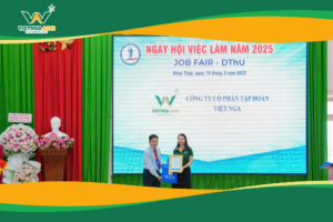 Phân Bón Việt Nga đồng lòng sẻ chia cùng các bạn sinh viên có hoàn cảnh khó khăn 