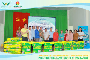 Phân Bón Việt Nga Đồng Hành Cùng Chương Trình "Phân Bón Cà Mau - Cùng Nhau San Sẻ" Phân Bón Việt Nga Đồng Hành Cùng Chương Trình "Phân Bón Cà Mau - Cùng Nhau San Sẻ"