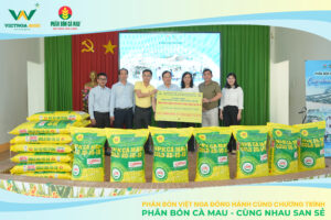 Phân Bón Việt Nga Đồng Hành Cùng Chương Trình "Phân Bón Cà Mau - Cùng Nhau San Sẻ" Chương trình trao tặng phân bón và hướng dẫn kỹ thuật canh tác
