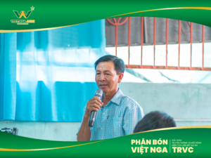 Ông Võ Văn Hùng - Phó Giám đốc HTX Dịch vụ Nông nghiệp Phú Bình trao đổi cùng các doanh nghiệp, HTX và bà con nông dân. Ông Võ Văn Hùng - Phó Giám đốc HTX Dịch vụ Nông nghiệp Phú Bình trao đổi cùng các doanh nghiệp, HTX và bà con nông dân.